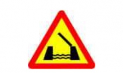 Nhóm biển báo nguy hiểm và cảnh báo: Biển số W.214 có ý nghĩa gì?