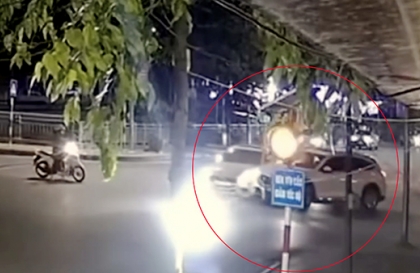 Clip TNGT: Bác nào giải thích giùm tình huống này vì sao lại có những người tử tế với nhau đến vậy?