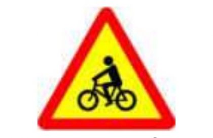 Nhóm biển báo nguy hiểm và cảnh báo: Biển số W.226 có ý nghĩa gì?