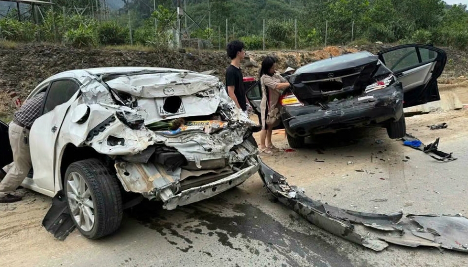 Hiện trường vụ tai nạn liên hoàn giữa 11 xe trên cao tốc La Sơn – Túy Loan