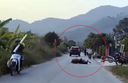 Clip TNGT: Mitsubishi Xforce không đeo biển số, va chạm với người đi xe đạp rồi đi thẳng