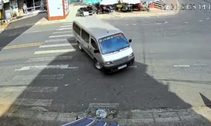 Clip: Tội mang Toyota Cá Mập ra drift, tài xế bị tạm giữ