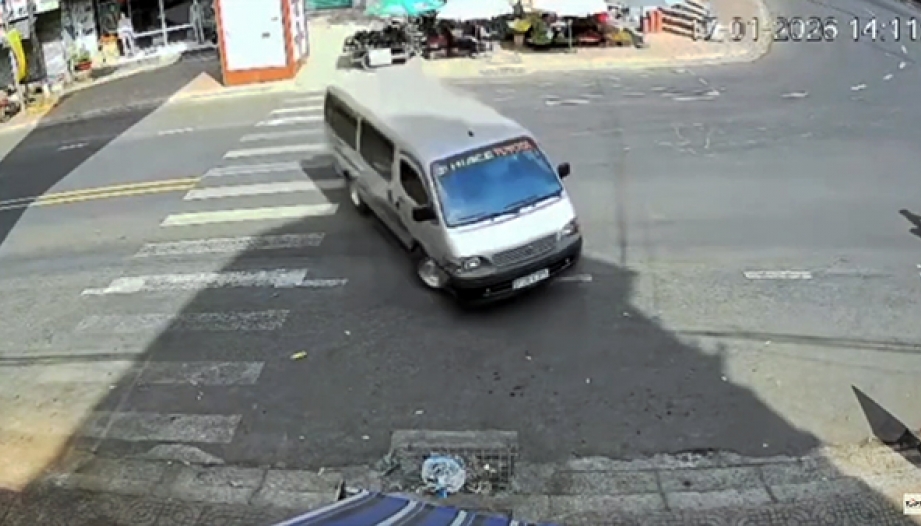 Clip: Tội mang Toyota Cá Mập ra drift, tài xế bị tạm giữ