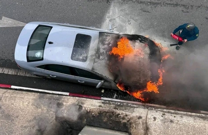 Hà Nội: Toàn cảnh vụ Audi A4 bốc cháy được cứu hoả xử lý tại hầm chui phố Nguyễn Trãi