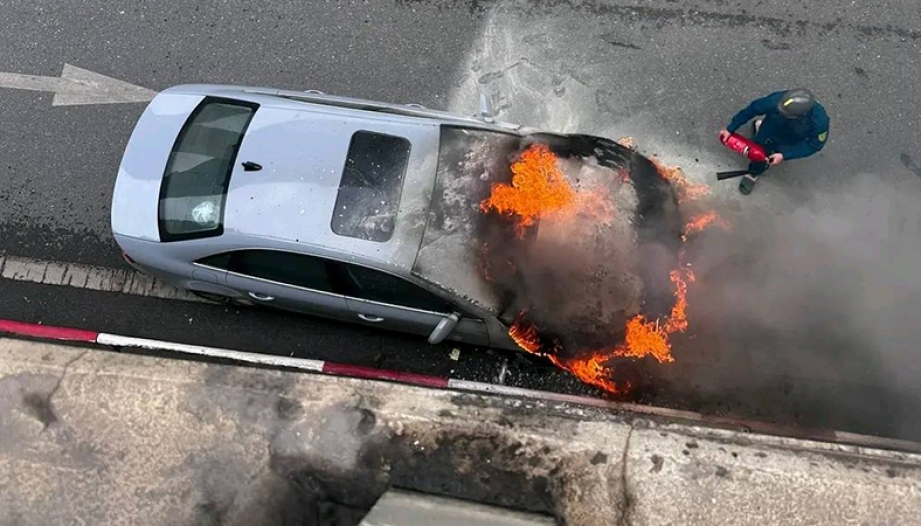 Hà Nội: Toàn cảnh vụ Audi A4 bốc cháy được cứu hoả xử lý tại hầm chui phố Nguyễn Trãi