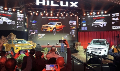 Toyota Hilux thế hệ mới ra mắt tại Việt Nam với máy dầu 2.8L, giá từ 632 triệu đồng