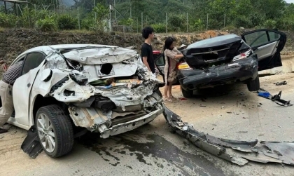 Clip TNGT: Xe tải mất phanh đâm 10 xe khác trên cao tốc La Sơn - Tuý Loan