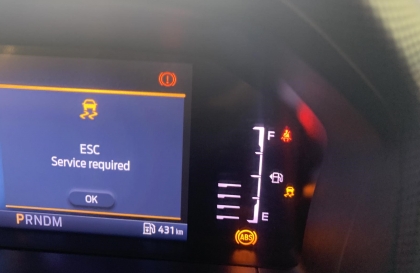 Xe Ford Everest của em báo thế này là bị sao các bác?