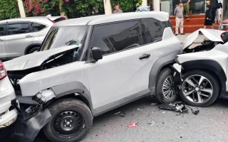 Ảnh TNGT: VinFast VF 3 bị kẹp giữa tai nạn liên hoàn với Hyundai Kona và Honda CR-V