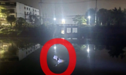 Ảnh TNGT: Ngủ gật, tài xế VinFast VF 5 lao thẳng xuống sông Nhuệ lúc rạng sáng