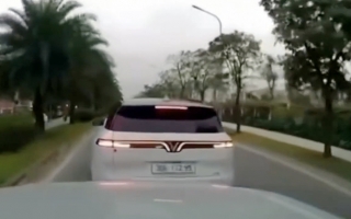 Clip TNGT: Bài học thích đáng cho tài xế VinFast VF 9 hay doạ dẫm người khác