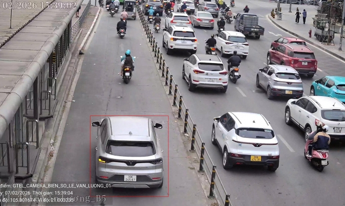 43 trường hợp vượt đèn đỏ bị camera AI phát hiện trong ngày 8/2/2026 tại nội đô Hà Nội