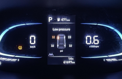 Xe Hyundai Stargazer cứ báo lỗi áp suất lốp sau khi vá xong thì phải làm sao?