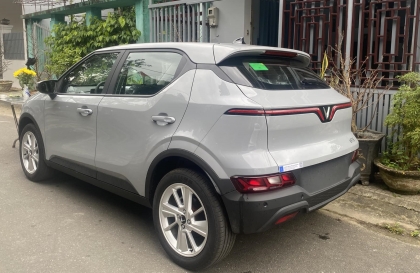 Các cao nhân chỉ giáo giúp em vấn đề cửa xe Vf5 với