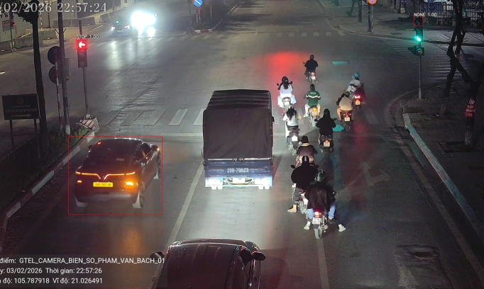 Danh sách 77 trường hợp vượt đèn đỏ bị camera AI phát hiện trong ngày 4/2/2026 tại nội đô Hà Nội