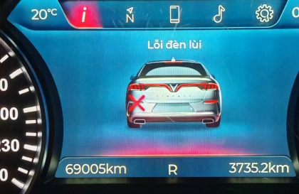 Nguyên nhân nào khiến Lux A báo lỗi đèn lùi suốt thế ạ?