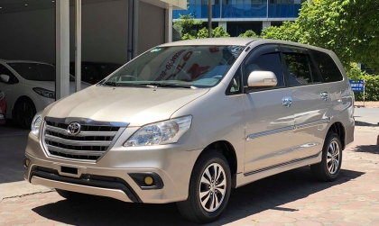 Sao xe Innova của em lúc nóng máy lại bị lì ga là sao thế ạ?