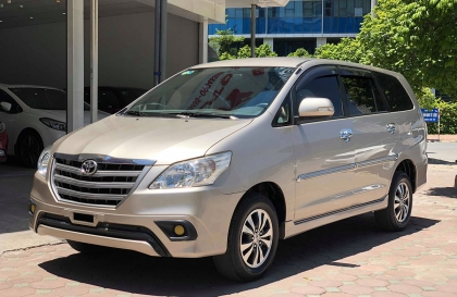 Sao xe Innova của em lúc nóng máy lại bị lì ga là sao thế ạ?