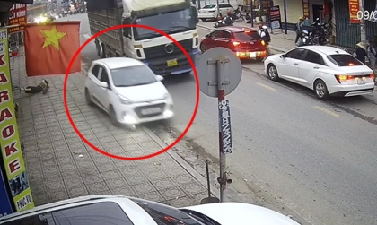 Clip TNGT: Truy tìm tài xế Hyundai Grand i10 bỏ chạy khi leo hẳn lên vỉa hè đâm vào người đi bộ