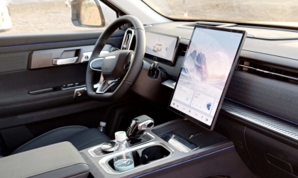 Có cách nào khử mùi da trong xe Jaecoo J7 không ạ?