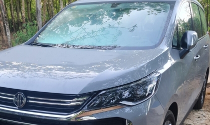 Làm sao khóa cửa tự động trên xe MG G50 thế ạ?