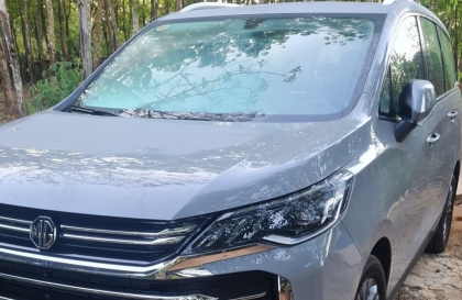 Làm sao khóa cửa tự động trên xe MG G50 thế ạ?