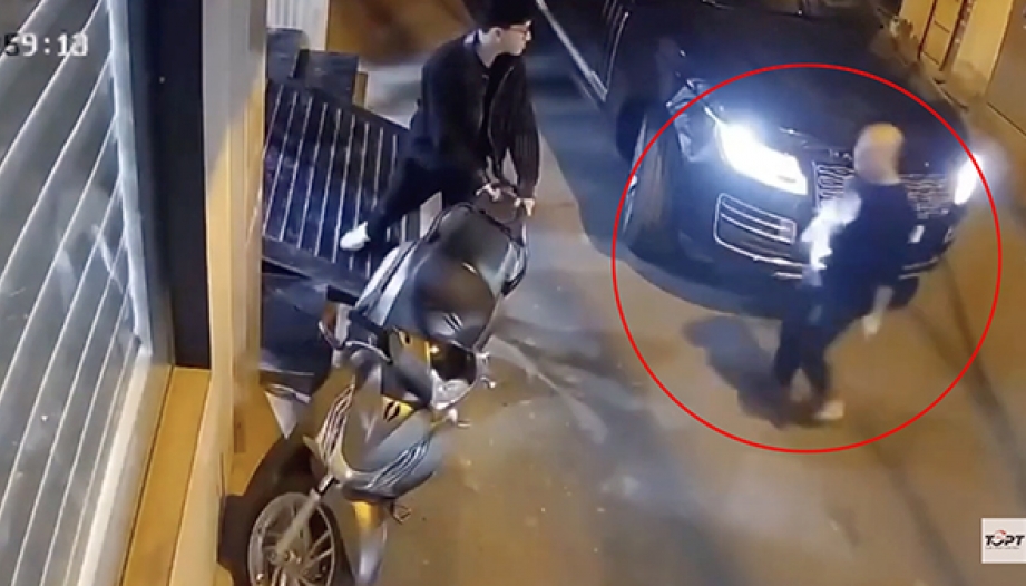 Clip: Tài xế Range Rover lấy 