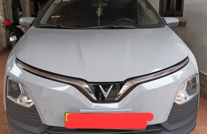 Có phải VF 5 bị nghiên dốc về bên lái không nhỉ?