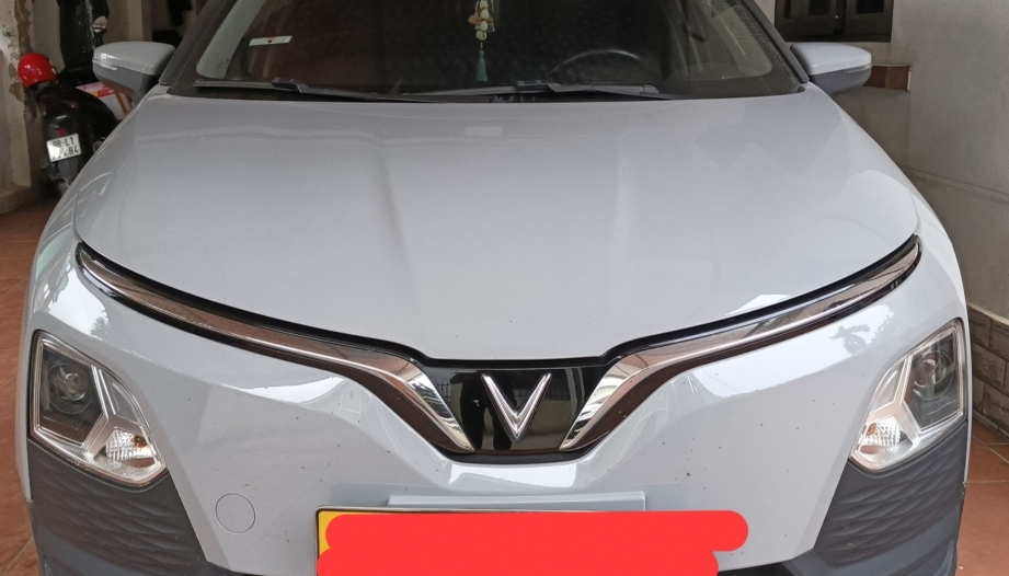 Có phải VF 5 bị nghiên dốc về bên lái không nhỉ?