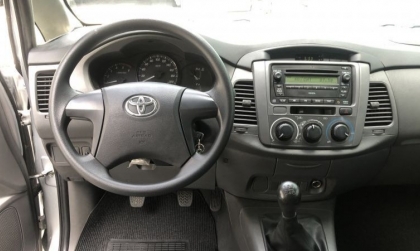 Xe Innova bị rung cần số khi nổ máy là do đâu?