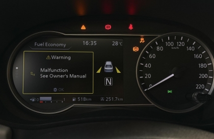 Có ai đi Nissan Almera báo lỗi thế này không, đây là vấn đề gì?