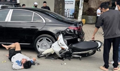 Clip TNGT: Thanh niên đi xe máy, 