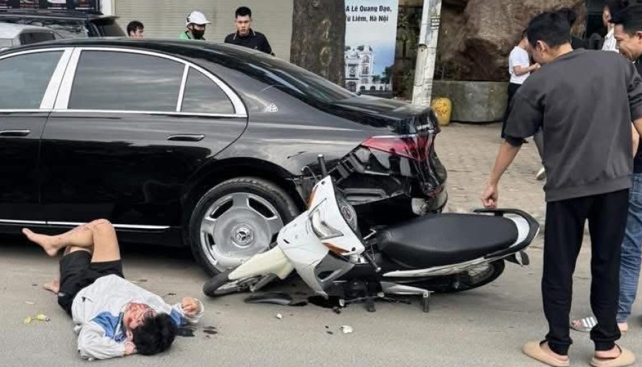 Clip TNGT: Thanh niên đi xe máy, 