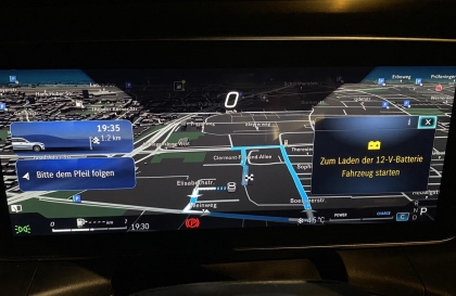 Sao xe GLC của em bị báo yếu bình liên tục thế này?