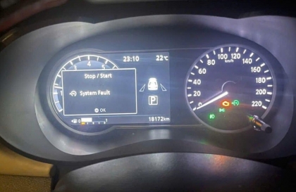 Nissan Almera rửa khoang máy xong báo lỗi này là sao?