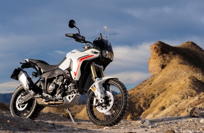 Ducati DesertX 2026 chính thức lộ diện: Nâng cấp khung gầm, màn hình TFT và tối ưu khả năng off-road