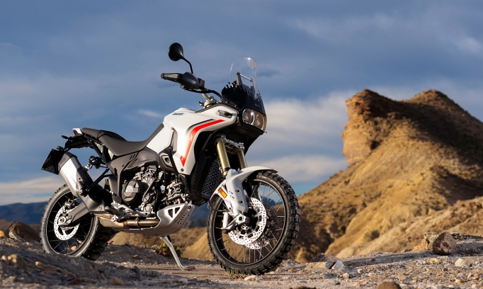 Ducati DesertX 2026 chính thức lộ diện: Nâng cấp khung gầm, màn hình TFT và tối ưu khả năng off-road