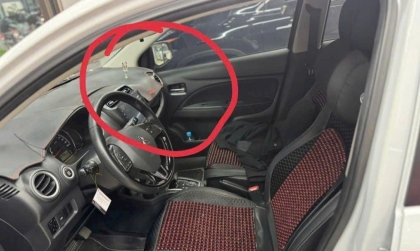 Xe Attrage bị kêu trong khoang lái từ đâu thế ạ?