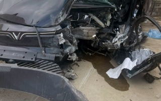 Clip TNGT: Toàn cảnh vụ VinFast Limo Green đổ đèo đấu đầu với xe khách tại Pà Cò (Hoà Bình cũ)