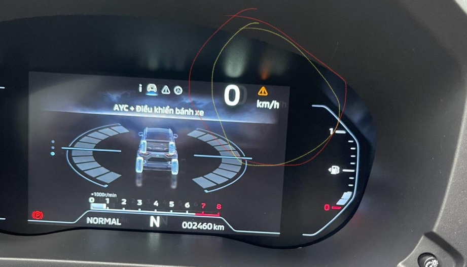 Đồng hồ Xpander hiện biểu tượng hình tam giác thế này là bị lỗi gì?