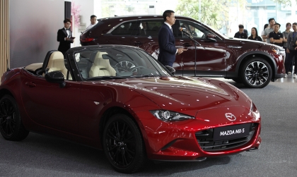 Mazda ra mắt thị trường Hà Nội hai mẫu CX-90 PHEV và MX-5
