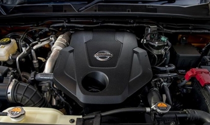 Các bác cho hỏi lỗi ở khoang động cơ Nissan Navara thế này thì phải làm sao?