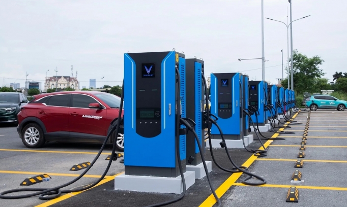 Xe điện VinFast sắp hưởng lợi với 99 trạm sạc tốc độ cao trên các tuyến đường quốc lộ trọng yếu