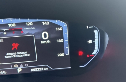 Xin các bác cho hỏi biểu tượng trên đồng hồ Xpander là gì thế ạ?