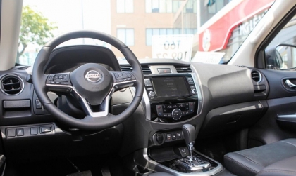 VÌ sao xe Navara em đi khoảng 60 km/h có tiếng kêu ở táp lô?