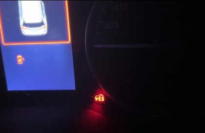 Đồng hồ Subaru Forester báo lỗi này là gì thế các bác?