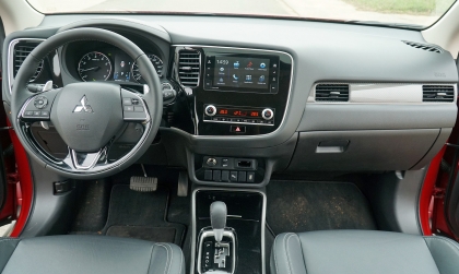 Làm sao xử lý được mùi hôi trong khoang nội thất xe Mitsubishi Outlander thế các bác?