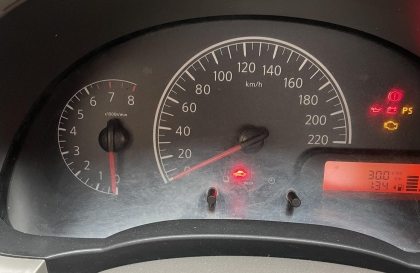 Nissan Sunny báo đèn chìa khóa là bị sao nhỉ?