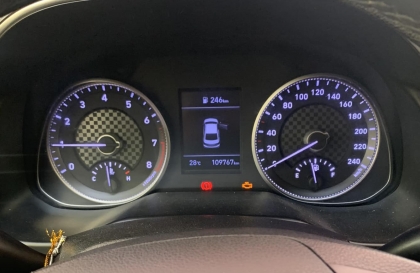 Xe Elantra báo lỗi cá vàng là do đâu ạ?