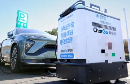 Công ty Trung Quốc cung cấp dịch vụ Robot sạc điện ô tô di động